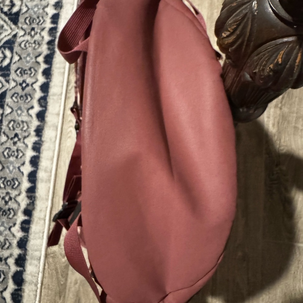 The North Face women’s Surge commuter laptop backpack. - Picture 9 of 9